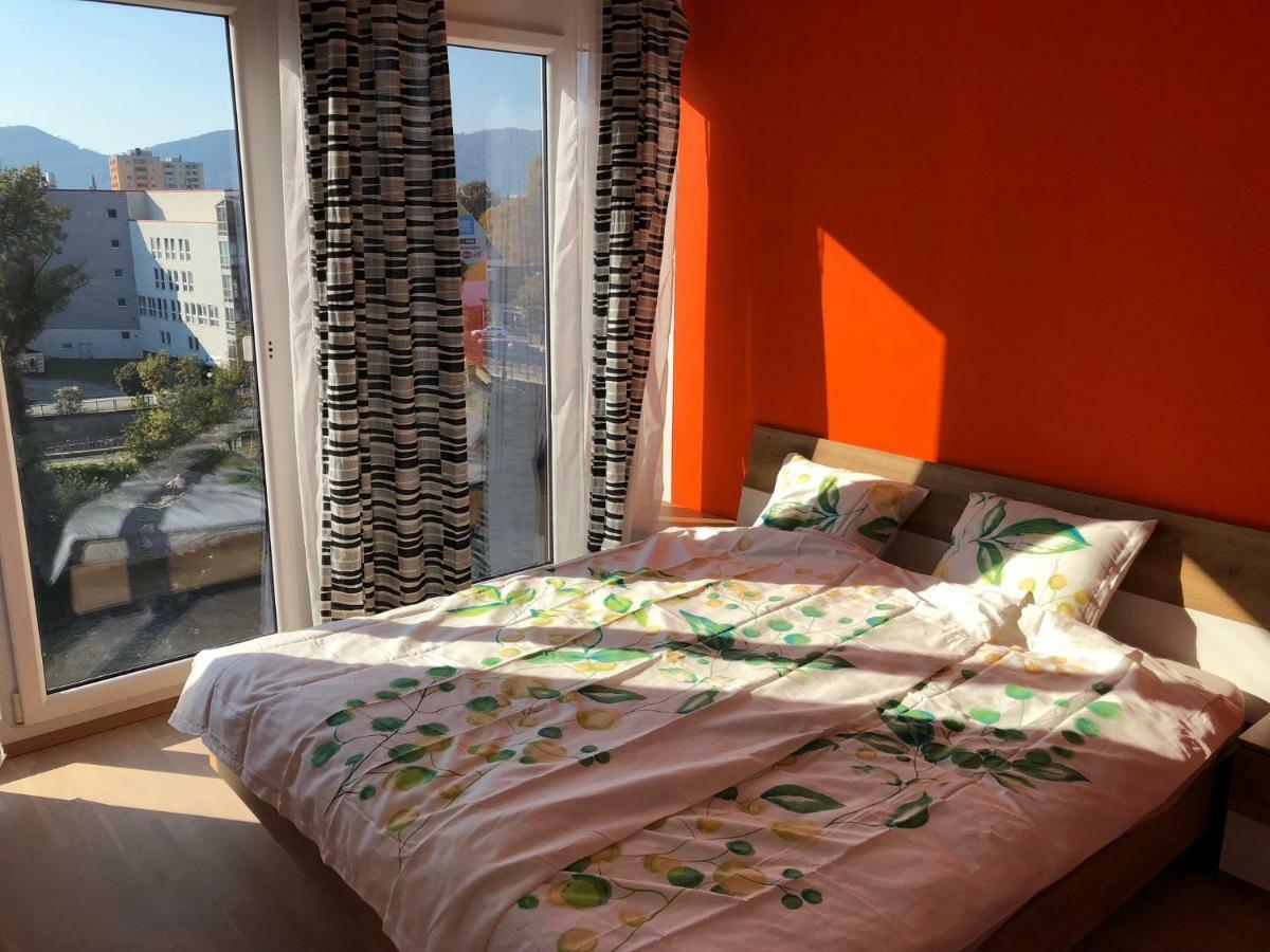Kmheim, Cozy 103M2 Apartment, With 3 Bedroom And Covered Free Parking Place, Close To City Center Štýrský Hradec Exteriér fotografie