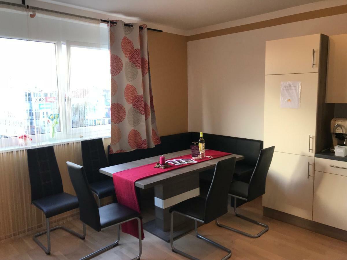Kmheim, Cozy 103M2 Apartment, With 3 Bedroom And Covered Free Parking Place, Close To City Center Štýrský Hradec Exteriér fotografie